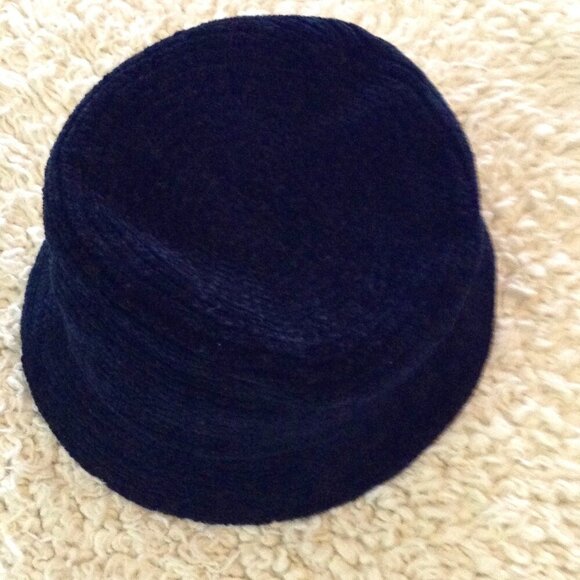 NWOT August Ladies winter hat; Black, Classy, Madison Ave, Chic Workplace Chic - Picture 1 of 6